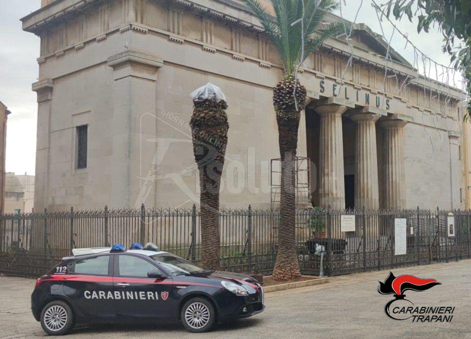 Alla guida senza patente non si ferma all'Alt dei carabinieri e fugge, arrestato trentaseienne