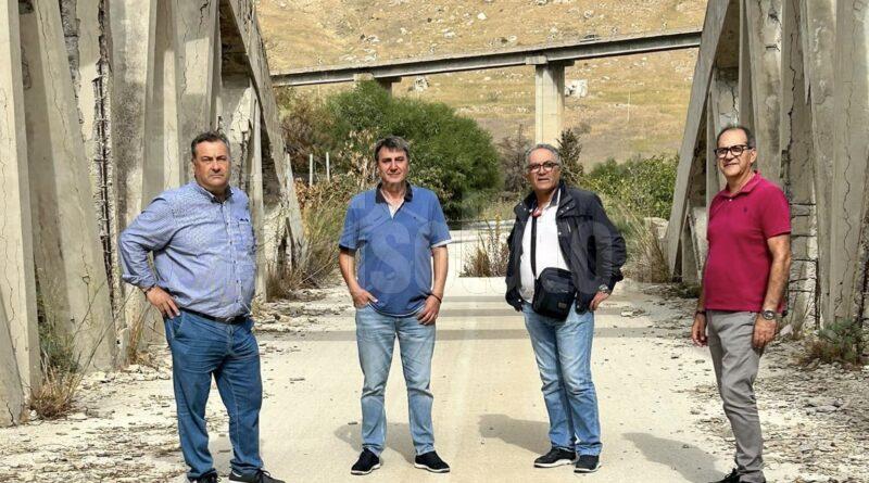 Più facile raggiungere la riserva di Torre Salsa, via ai lavori di sistemazione del "Ponte di Ferro"