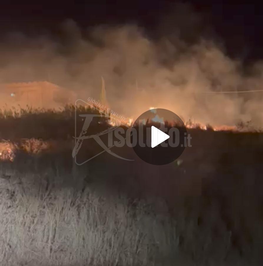 Incendio in contrada Lumia a Sciacca, vigili del fuoco in azione (Video)