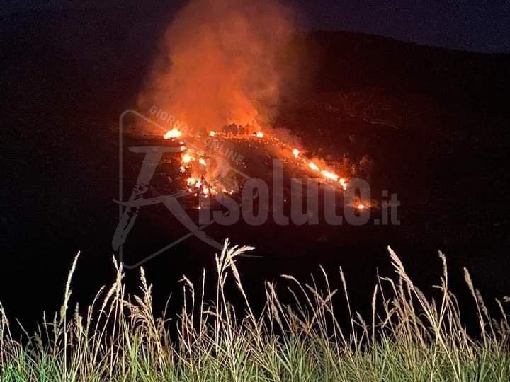 L'incendio a Santo Stefano di Quisquina, il sindaco: "Un gesto vile"