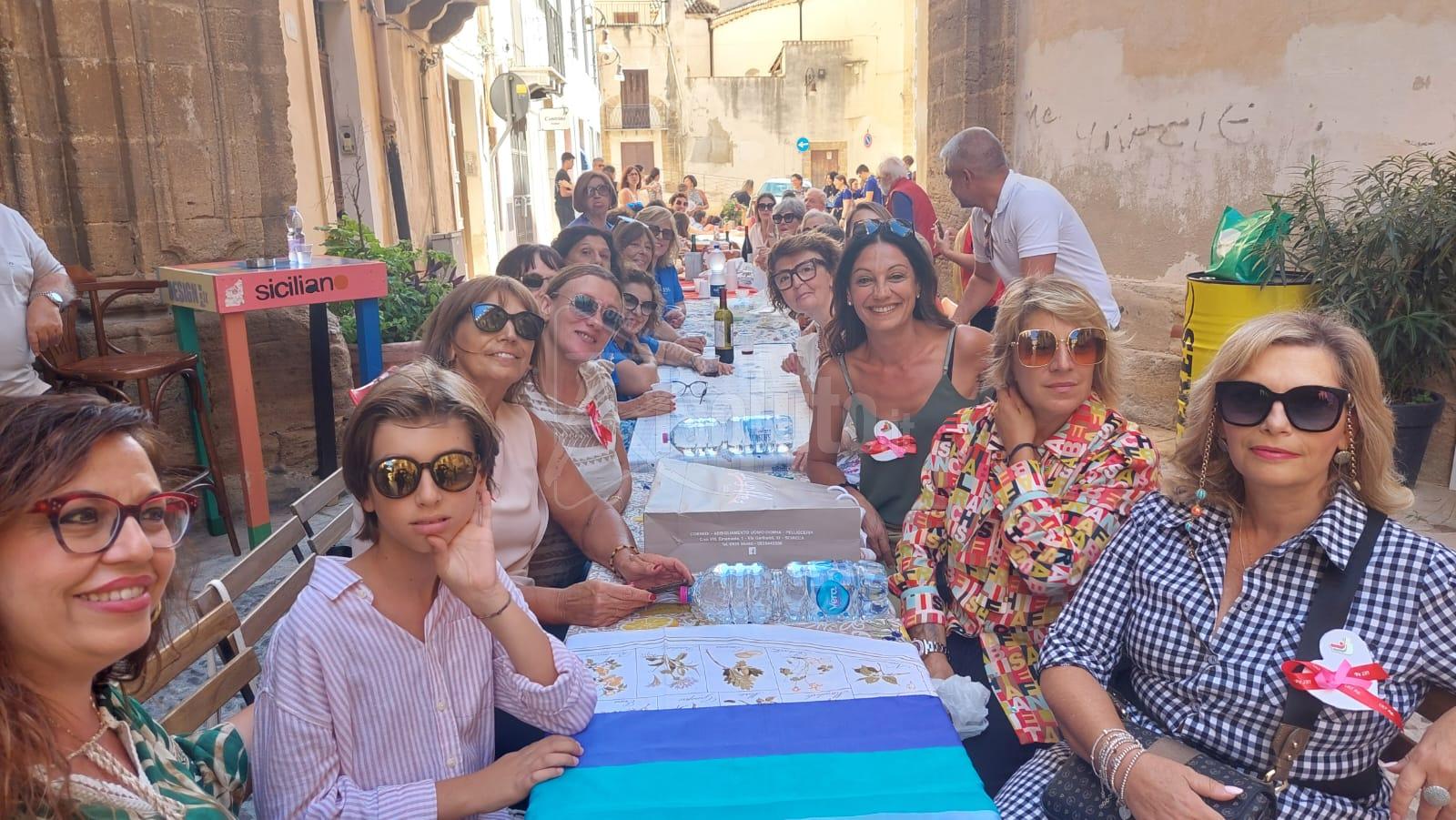 Tavolata di condivisione nel centro di Sciacca, Viviana Rizzuto: "Siamo gia' una comunità"  (Video)