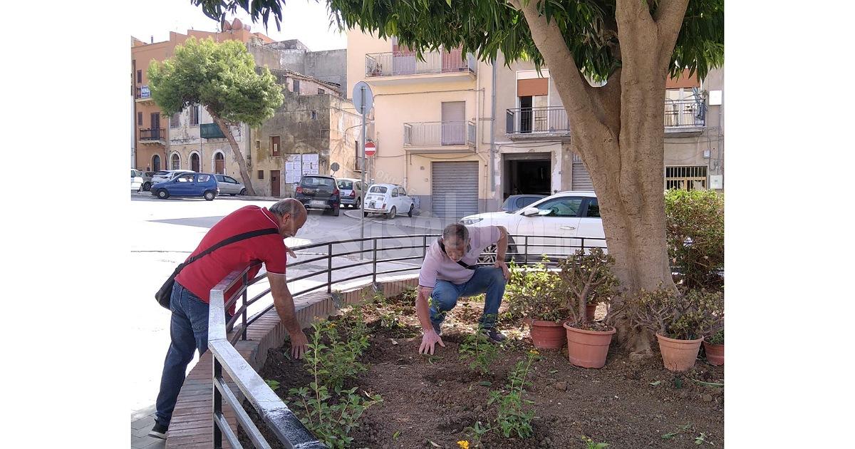 Recuperato e ripulito il giardino della statua di padre Pio a San Michele dal Comitato di quartiere