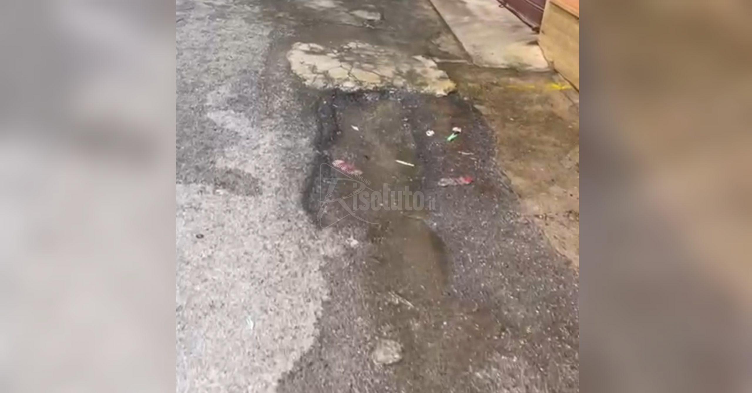Pericolosa perdita idrica in via Giosuè Carducci a Sciacca