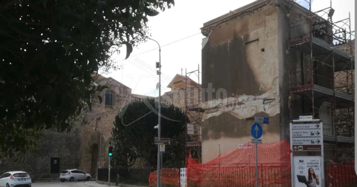 Italia Nostra chiede la demolizione della cabina  Enel a Porta San Calogero: "Deturpa le mura di Vega"