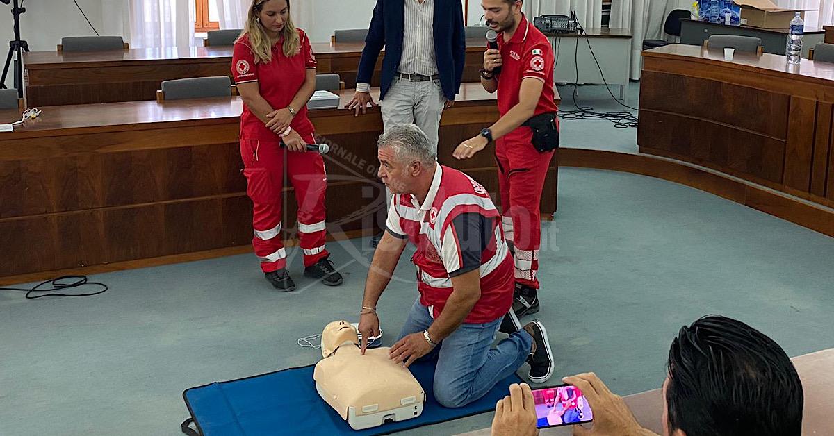 Defibrillatore con videosorveglianza donato a Ribera per evitare che venga rubato (Video)