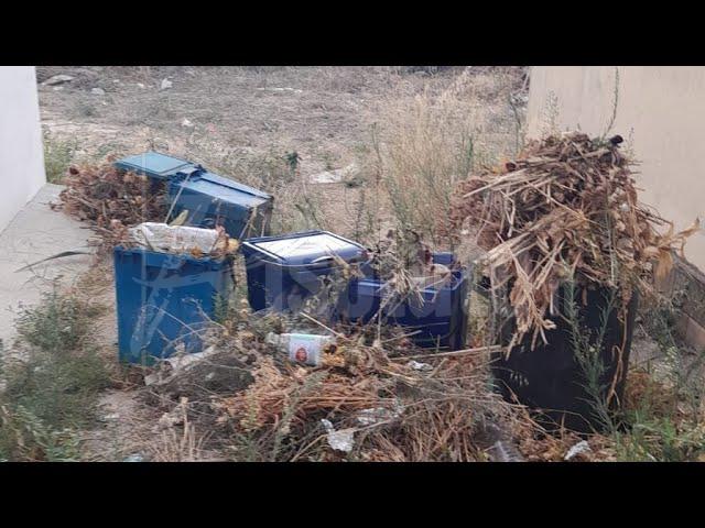 Degrado senza fine al cimitero di Sciacca, anche il campo dove sepolti i  migranti invisibile per le erbacce (Video)