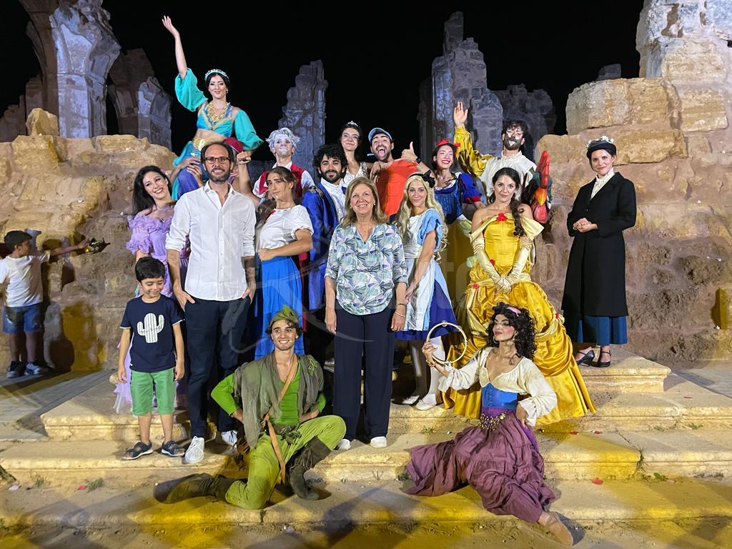 I personaggi ispirati ai classici della Walt Disney di Savatteri incantano Montevago (Video)