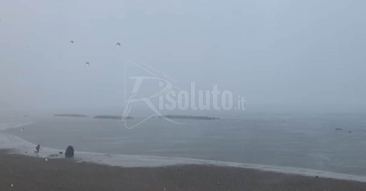Temporale pomeridiano nell'Agrigentino, fuga dalle spiagge (Video)