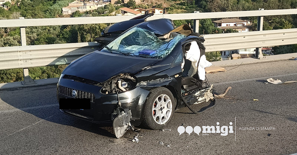 Incidente sulla Sciacca-Palermo, auto completamente distrutte