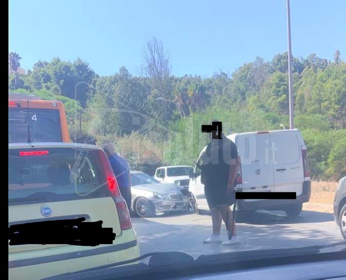 Riaperta al transito via Ghezzi dopo l'incidente di questo pomeriggio