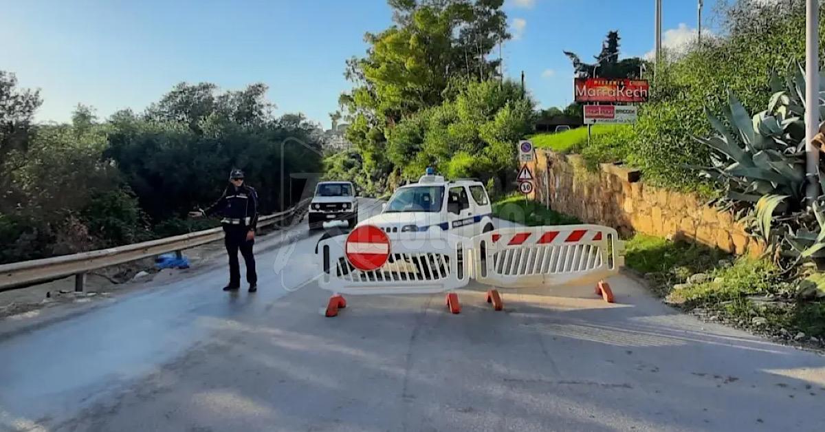Incidente auto e furgoni in via Ghezzi a Sciacca, strada chiusa al transito