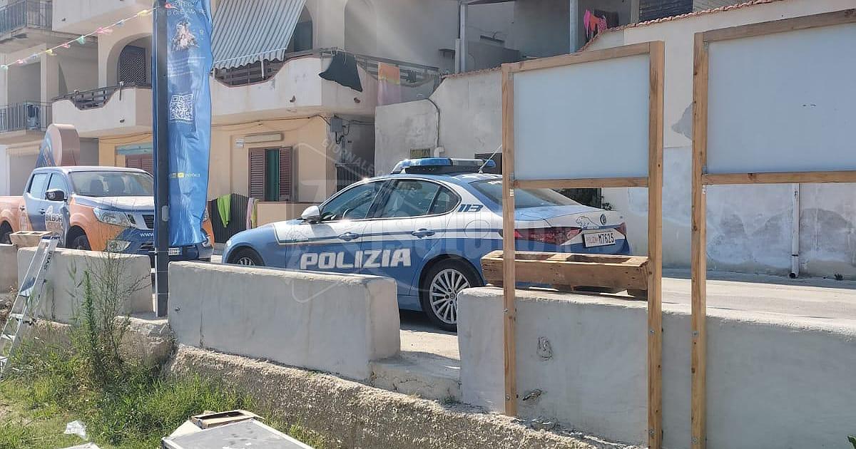 La Polizia sospende il Bilboa Vertical Tour sulla spiaggia della Foggia a Sciacca