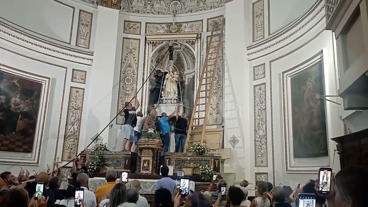 E' tornata nella sua nicchia la statua della Madonna del Soccorso, volgono al termine i festeggiamenti per la Patrona (Video)