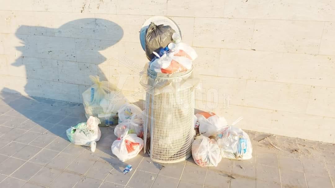 L'opposizione al Comune di Menfi: "Sbaglia chi abbandona i rifiuti, ma i cestini non vanno rimossi"