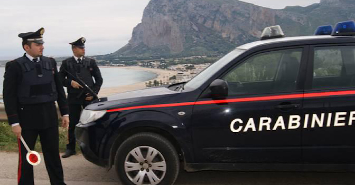 Oltraggia e aggredisce a morsi i carabinieri, venticinquenne arrestata
