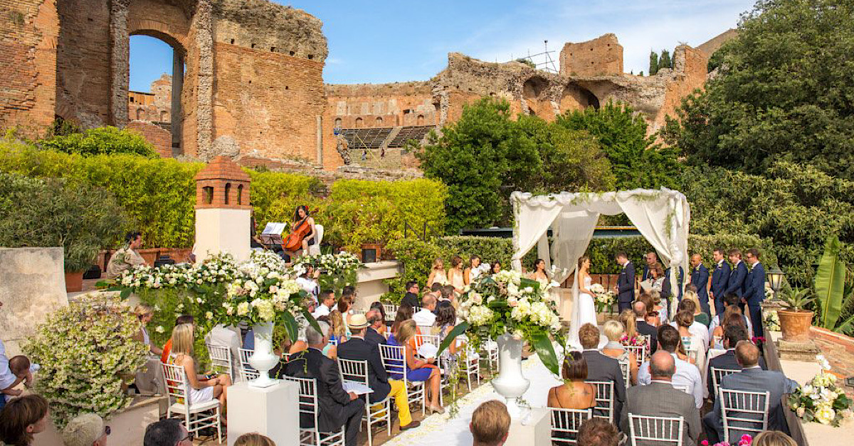 Il Comune di Taormina raddoppia le spese per i matrimoni da 800 a 1600 euro
