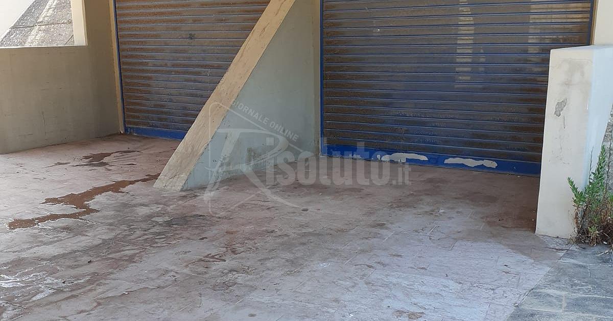 Area antistante il teatro Samona' occupata da senzatetto, ordinanza di sgombero del sindaco