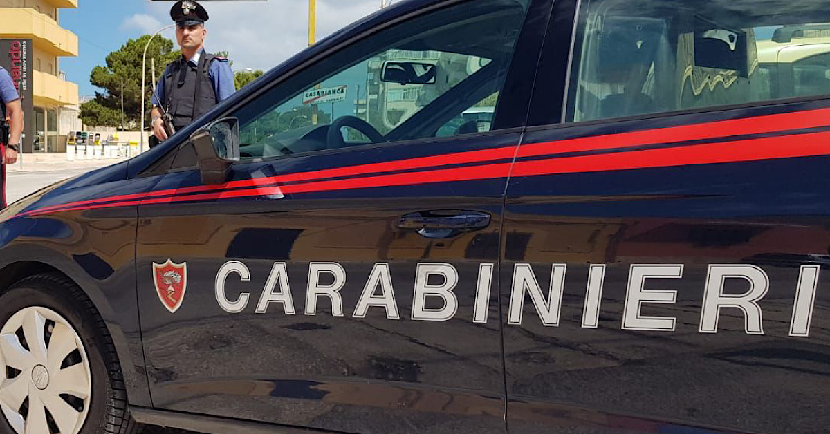 Ruba l’auto e il cellulare di un disabile, denunciato 