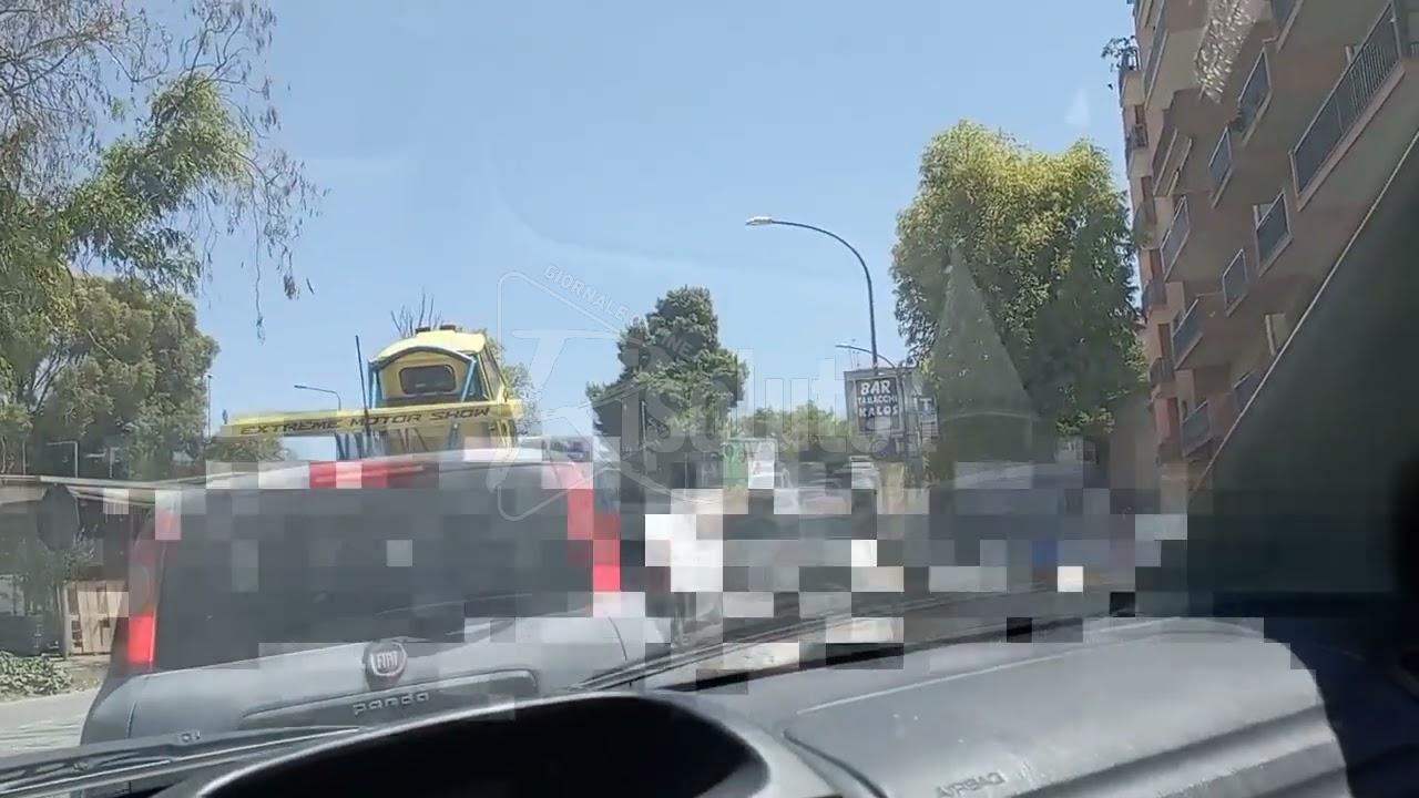 Traffico paralizzato alla rotonda di via Lioni, in tilt anche via Cappuccini (Video)