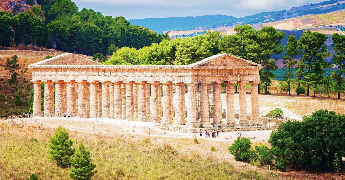 Incendio al Parco archeologico di Segesta, scampato il peggio