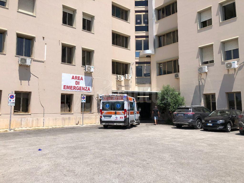 Domenica d'estate al Pronto Soccorso di Sciacca, tanti utenti e un solo medico