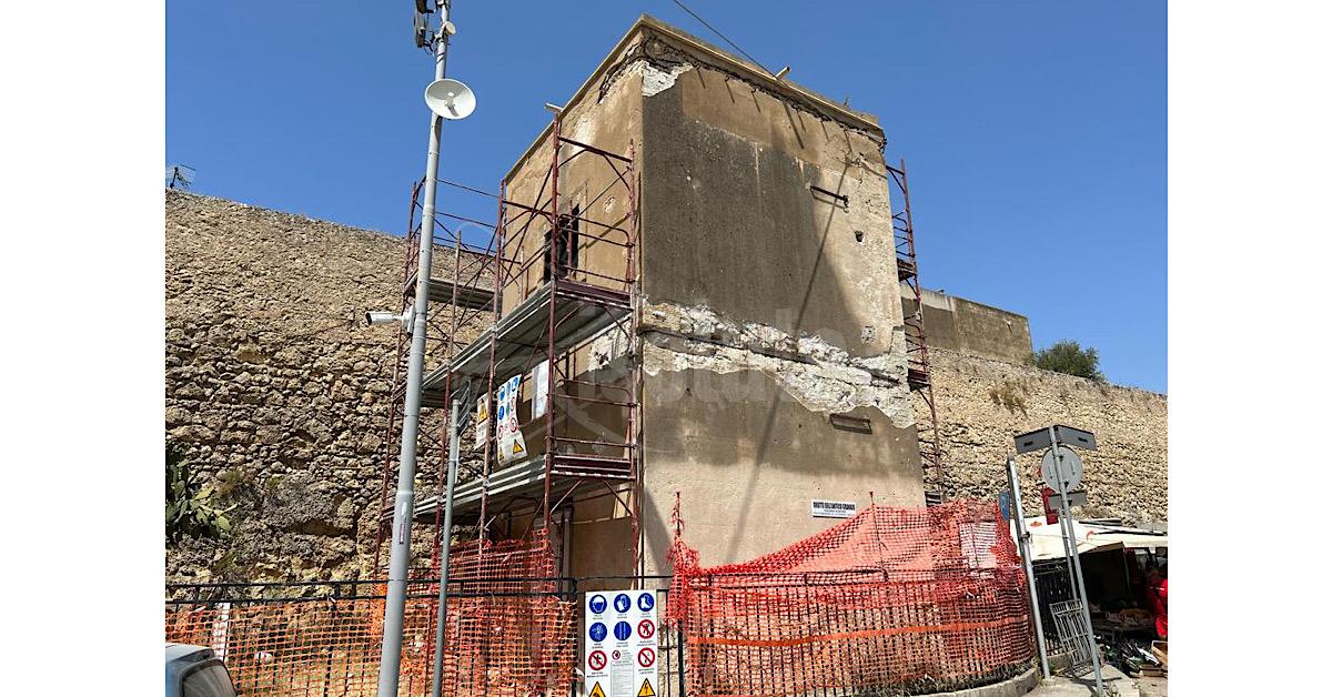 Cabina Enel a Porta San Calogero, Gallo: “Basiti dell’idea di città turistica che ha l’amministrazione”