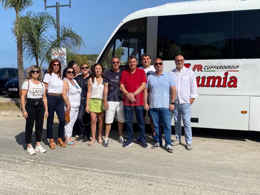 Inaugurato il nuovo bus per Siculiana Marina che sarà attivo fino al 31 agosto, il sindaco Zambito: “Un’offerta turistica di qualità”