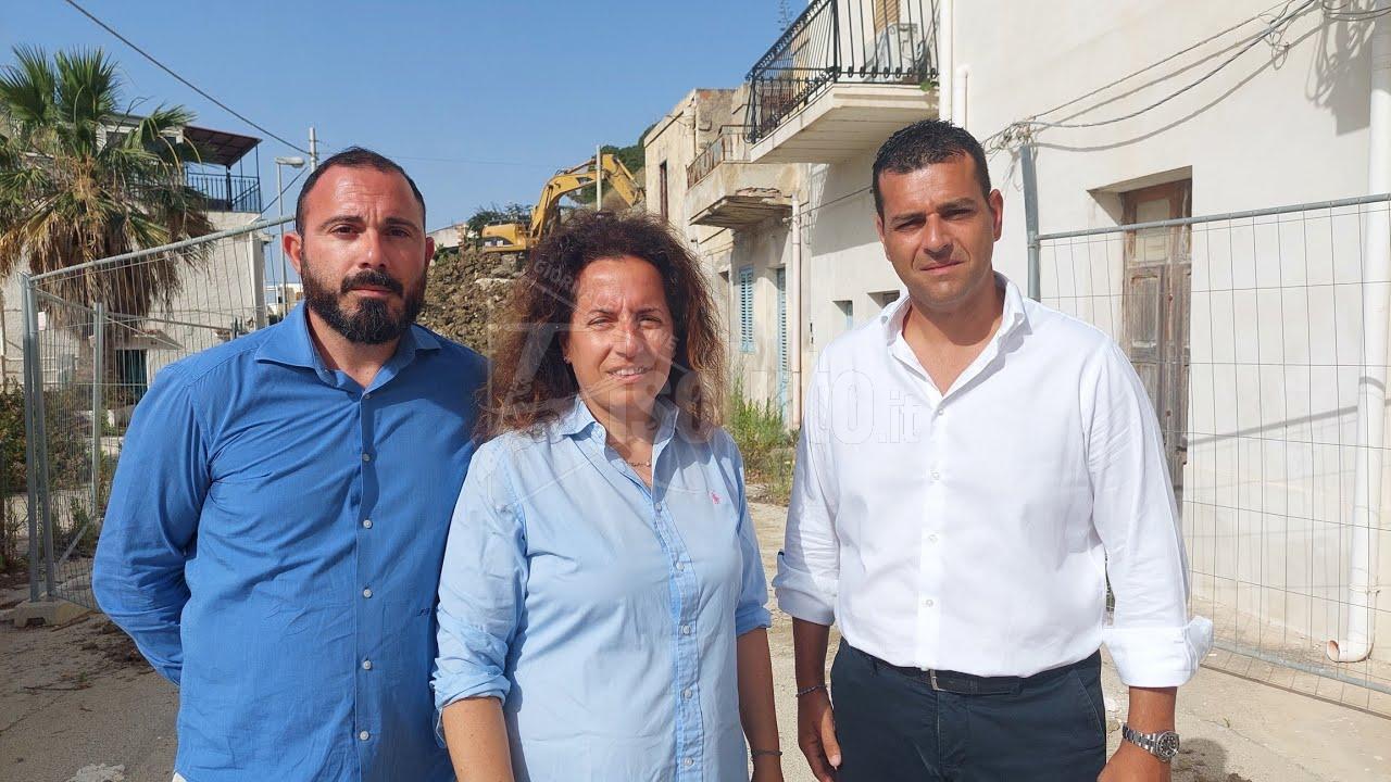 A Porto Palo si libera la strada dai detriti e sindaco e giunta rinunciano a un mese di indennità di carica per gli spettacoli estivi (Video)