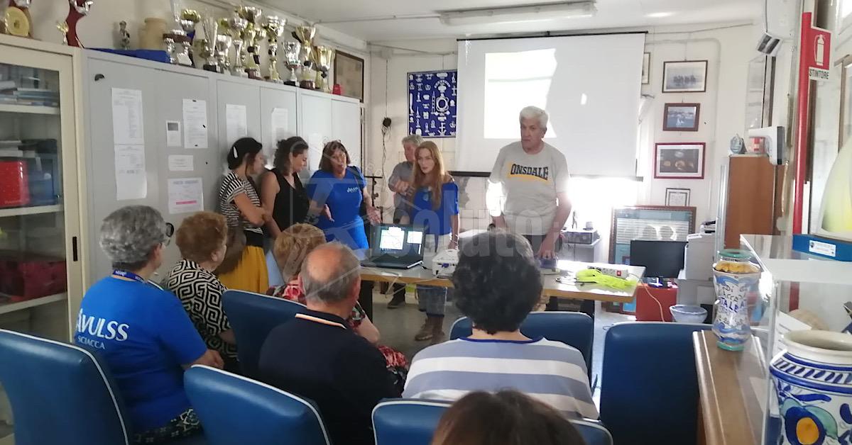 Ospiti del centro diurno alzheimer al circolo nautico “Il Corallo” di Sciacca