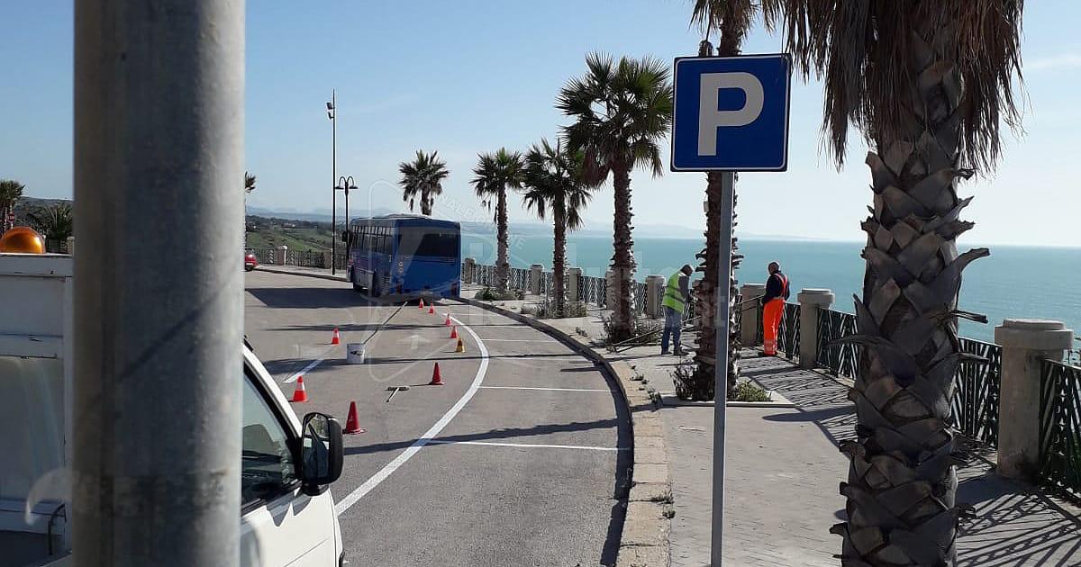 L'amministrazione toglie 2 divieti e annuncia 200 posti auto per il centro storico