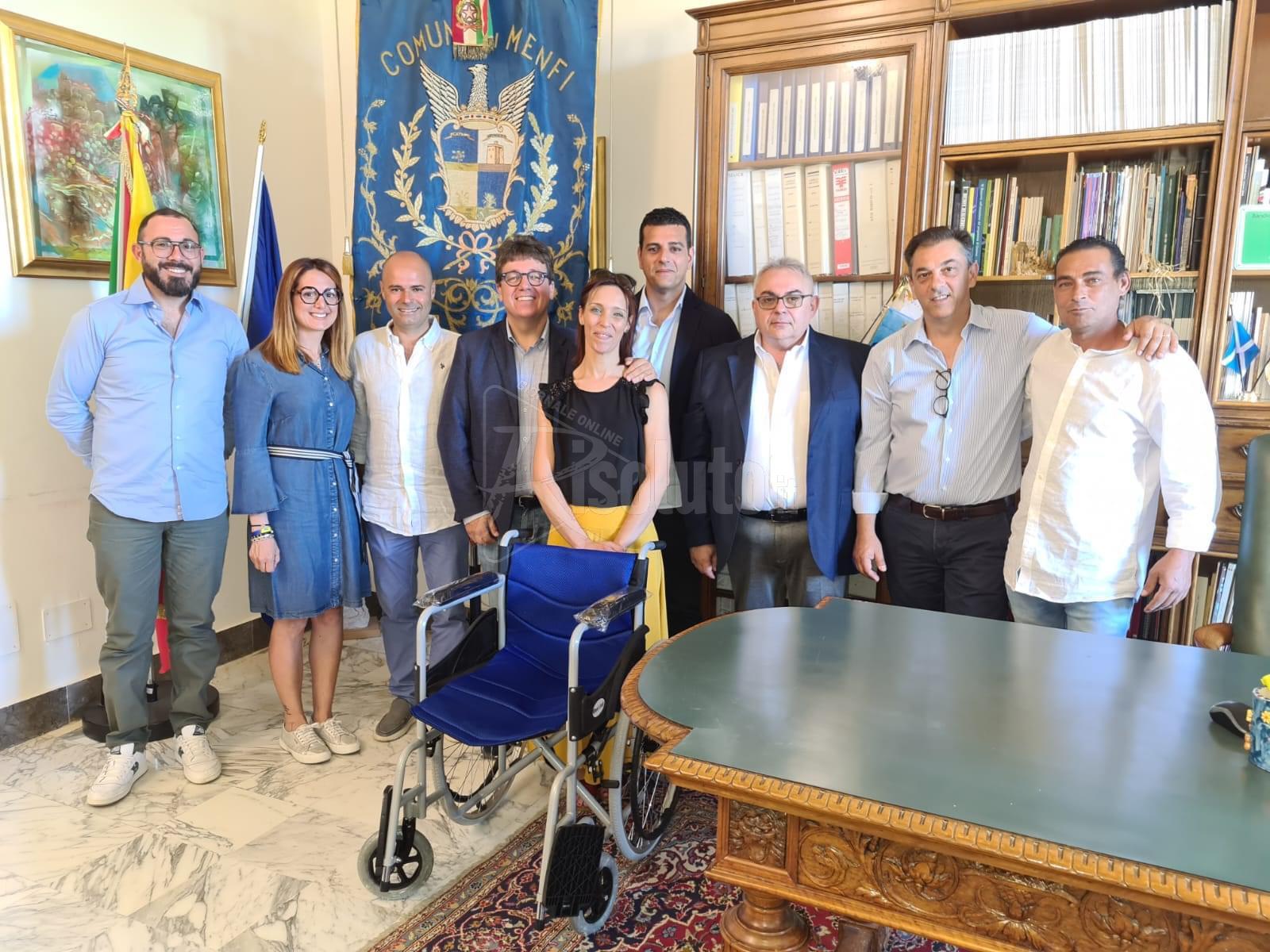 Donata alla città di Menfi sedia per diversamente abili