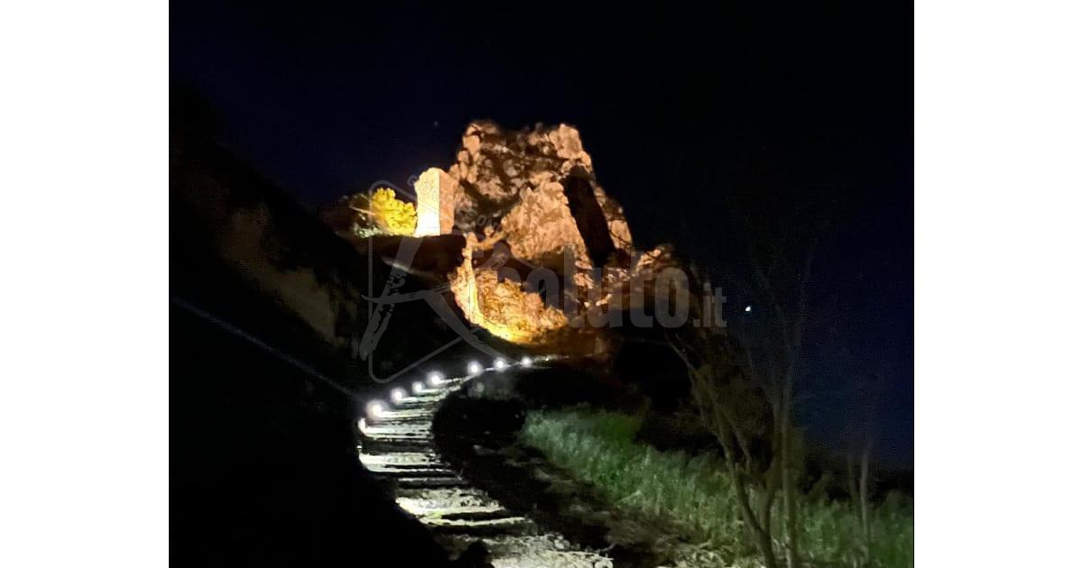 A Caltabellotta dal percorso turistico illuminato che conduce al "pizzo" si spazia su 24 paesi