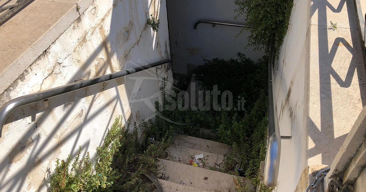 Bagni pubblici di piazza Scandaliato chiusi e nel degrado, Ignazio Bivona: "Inconcepibile"