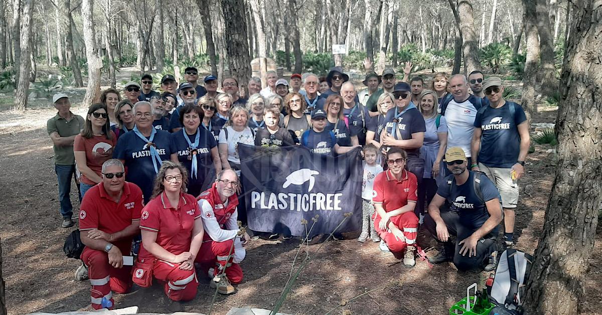 Passeggiata ecologica nel bosco di Magaggiaro organizzata da Plasticfree Onlus