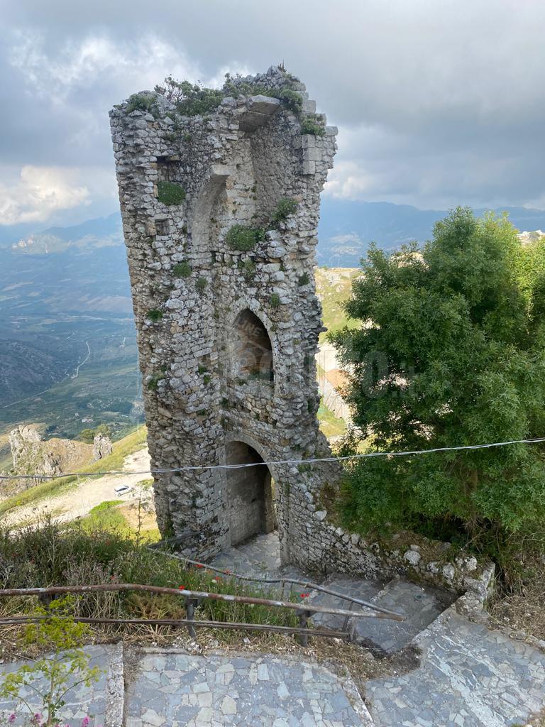 Caltabellotta, dopo 10 anni nuovamente fruibile il percorso per il Pizzo e il Castello Luna
