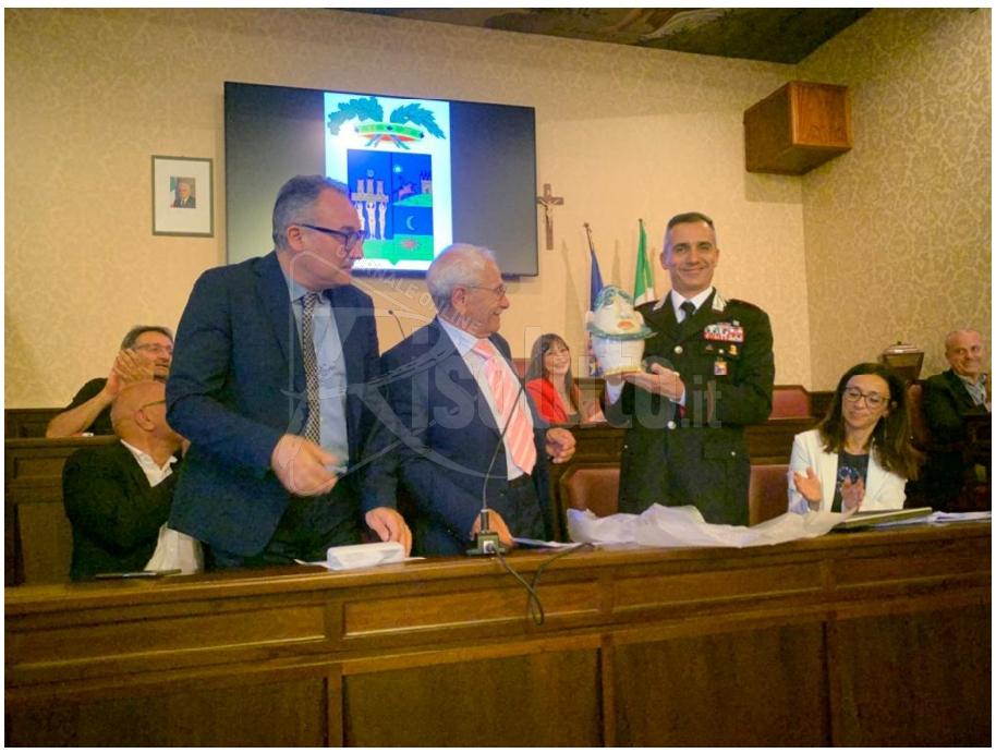 Targa speciale dal Libero Consorzio Comunale al colonnello Stingo