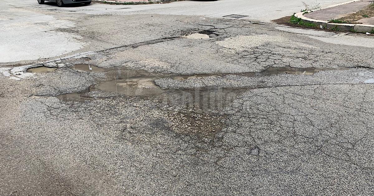 Perdita idrica tra via Bergamo e via Nenni a Sciacca 