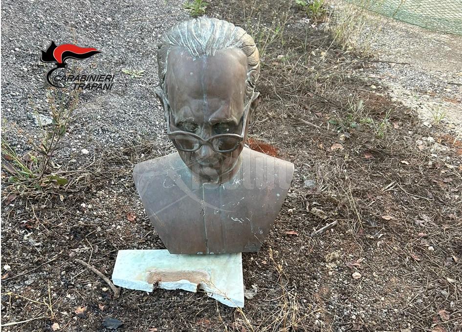 I carabinieri recuperano un busto in bronzo rubato da una chiesa