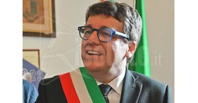 Proclamazione a sindaco di Menfi di Vito Clemente che indossa la fascia tricolore (Video)