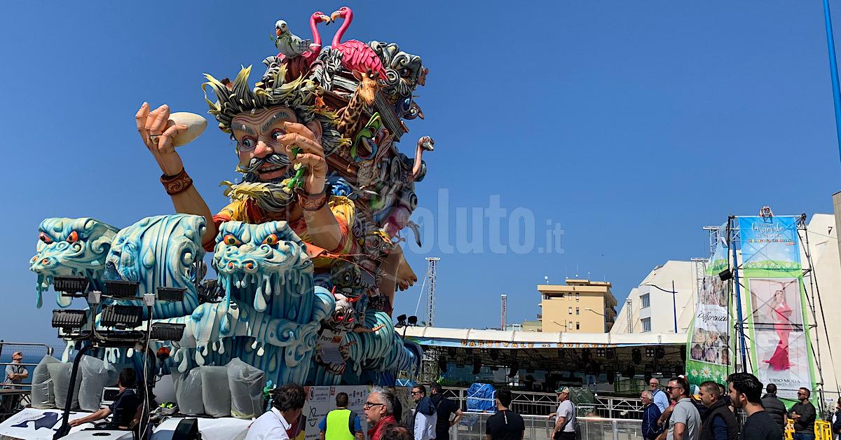 Carri trasferiti in via Allende, tutto pronto per il Carnevale (Video)