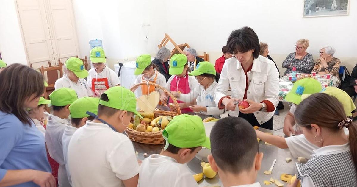 "A scuola di solidarietà", il primo circolo di Sciacca realizza colletta alimentare per la mensa della solidarietà