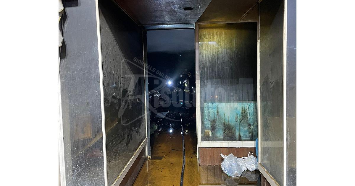 In fiamme una falegnameria a Ribera