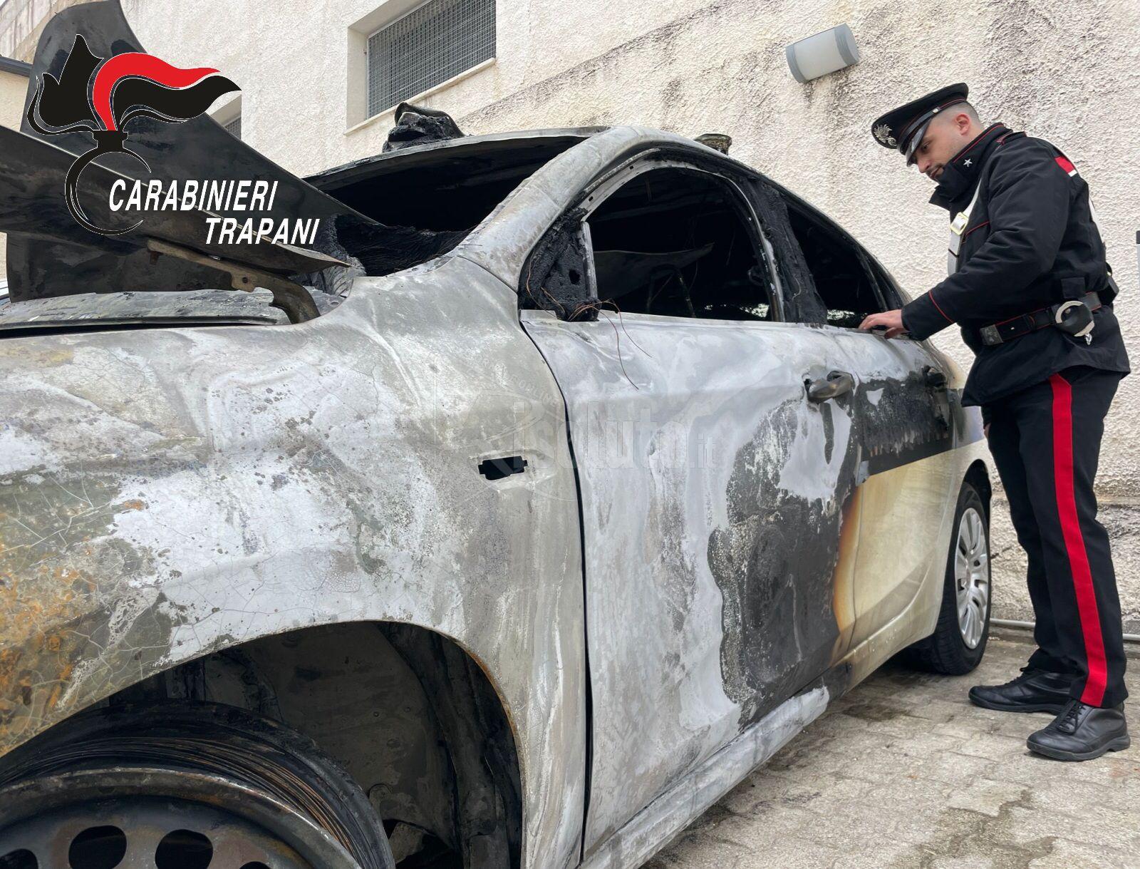 Incendio alle auto della Municipale a Campobello di Mazara, denunciato un trentenne