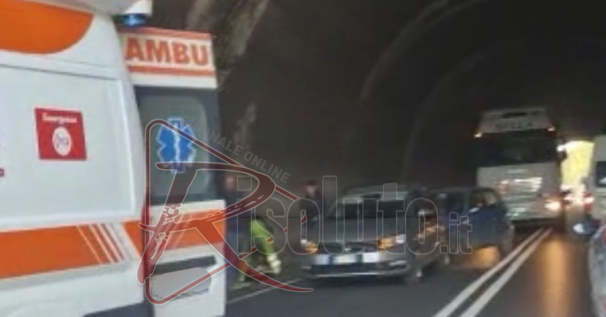 Tamponamento a catena nella galleria Belvedere a Sciacca, tre feriti (Video)