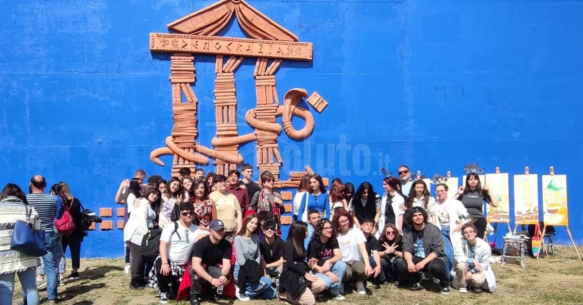 Il liceo artistico "Bonachia" di Sciacca a Librino per l'inaugurazione della Porta delle farfalle