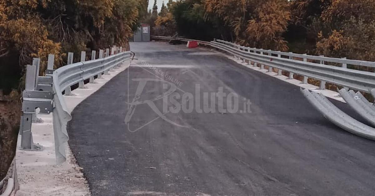 Barriere sul ponte Bagni, oggi ultimi lavori per riaprire la strada