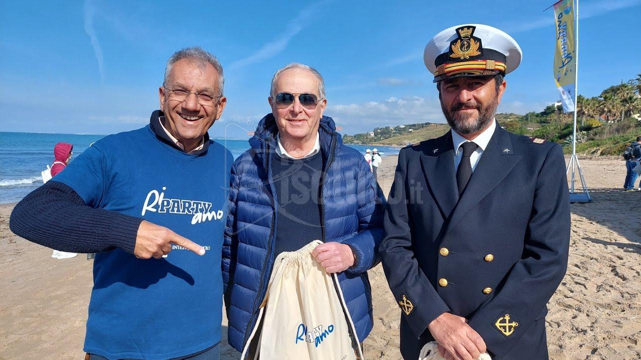 Il Wwf coinvolge 200 volontari per pulire la spiaggia di Capo San Marco a Sciacca (Video)