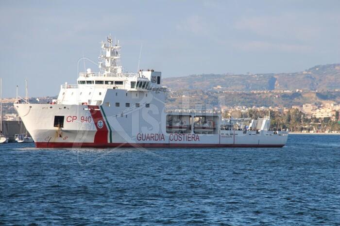 Operazione in mare di nave Dattilo, salvati e recuperati in mare 500 migranti