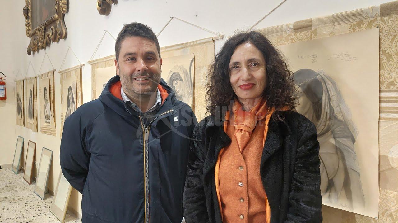 Personale di Lucia Stefanetti dedicata alle donne nella sala Blasco del Comune di Sciacca (Video)