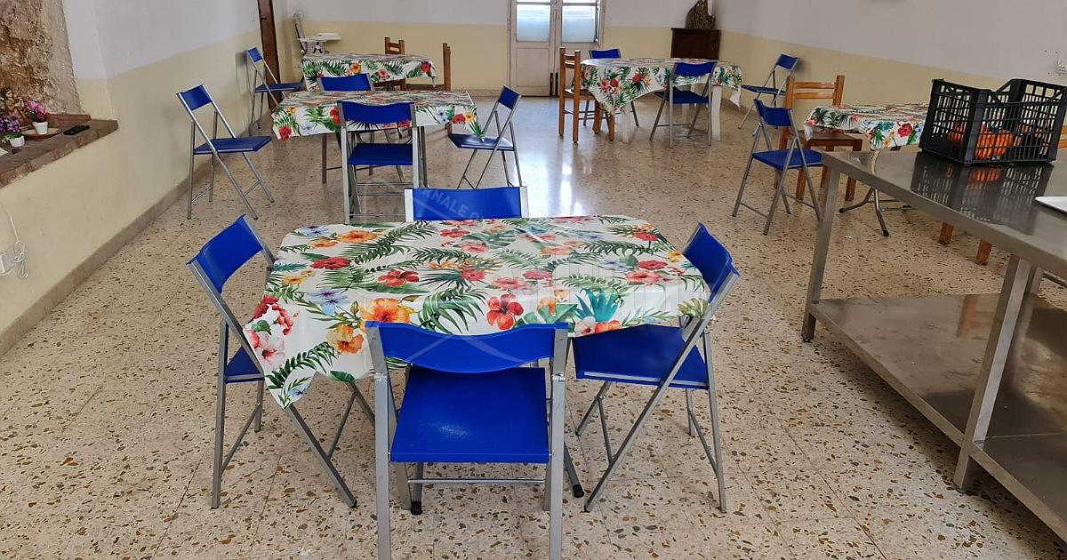 Chiesa Evangelica dona tavoli e sedie alla Mensa della Solidarietà di Sciacca